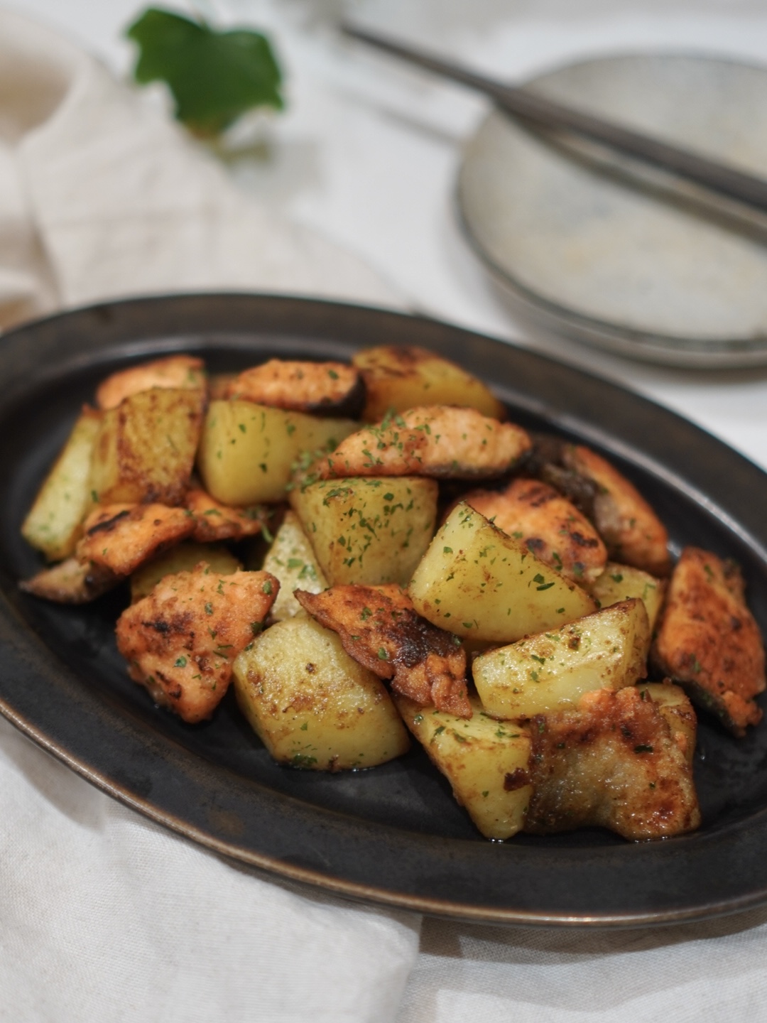 じゃがいもと鮭のだしバター炒めが完成