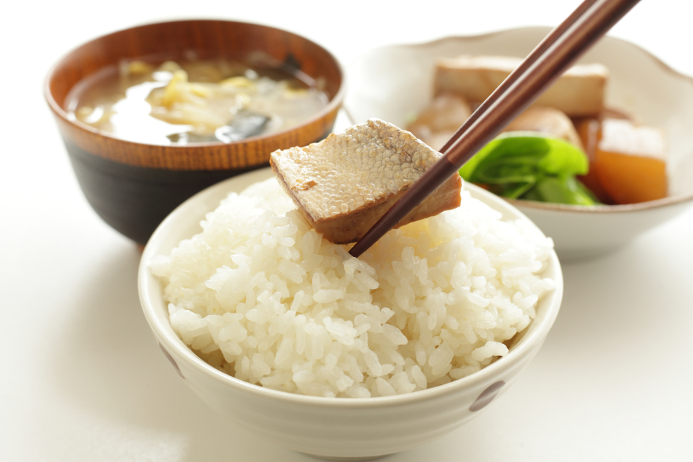 煮干し出汁を毎日の食事に取り入れるコツと注意点